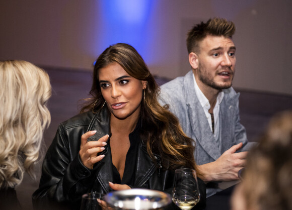 HETT PAR: Nicklas Bendtner spilte i Rosenborg fra 2017 til 2019. Her er han sammen med kjæresten Philine Roepstorff på Lerkendal. Foto: Ole Martin Wold / NTB scanpix HETT PAR: Nicklas Bendtner spilte i Rosenborg fra 2017 til 2019. Her er han sammen med kjæresten Philine Roepstorff på Lerkendal. Foto: Ole Martin Wold / NTB scanpix